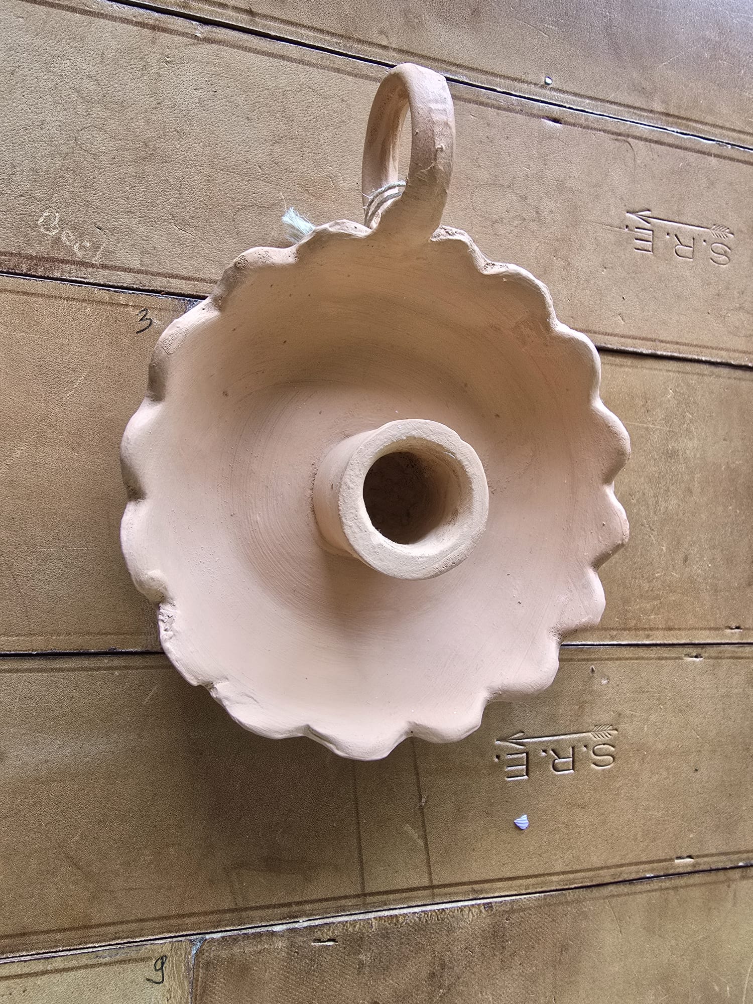 Handmade ceramic candle holder with scalloped edge at Kera-uniek Delft