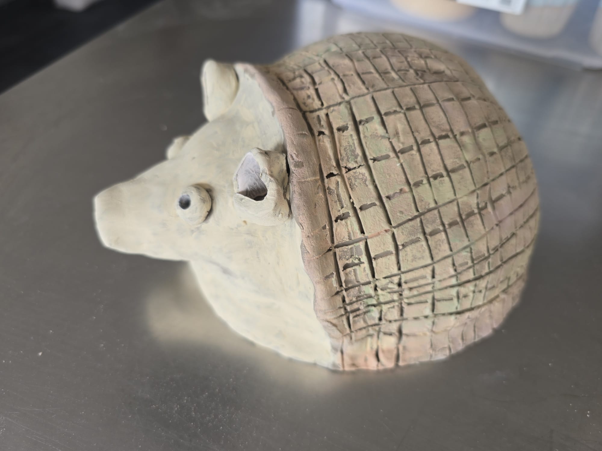 Clay hedgehog sculpture with textured body made at Kera-uniek